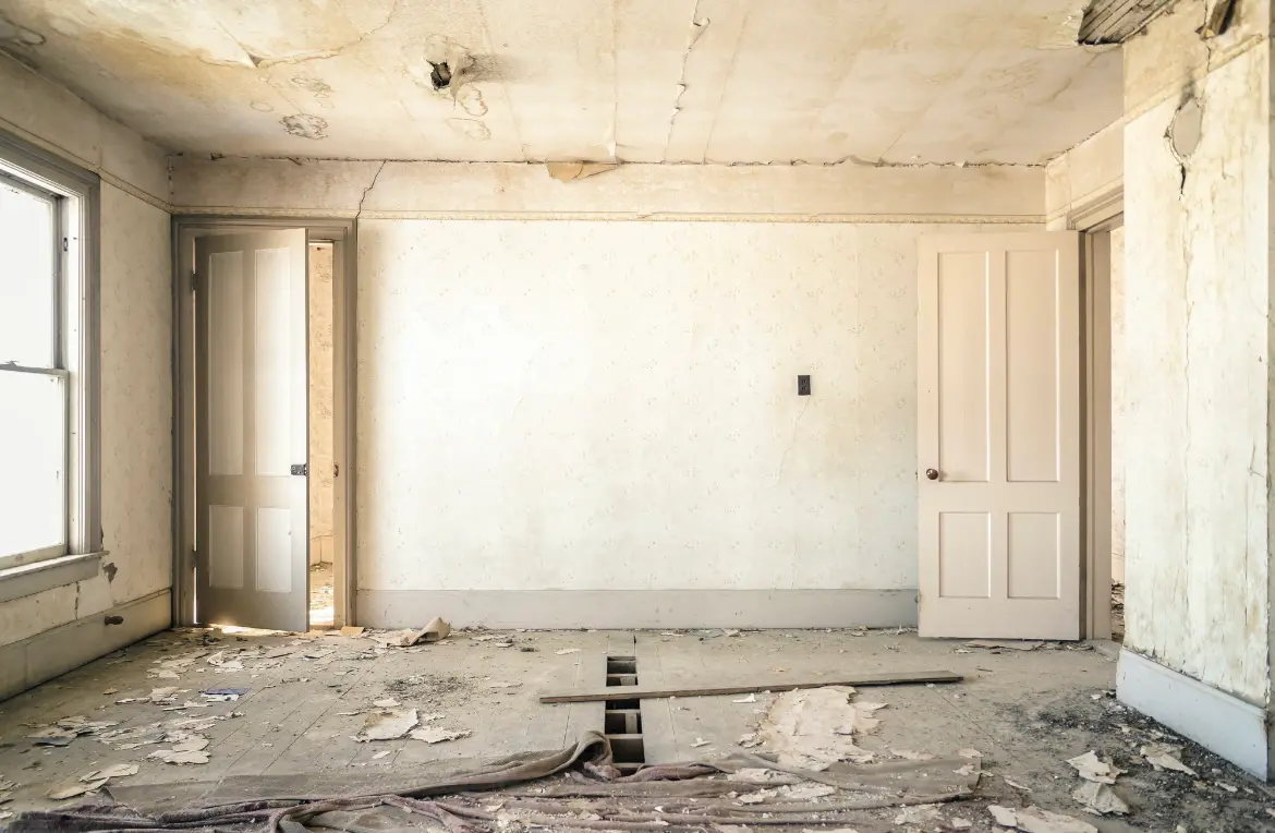 Waste disposal crew managing a cleanout project in Ephrata